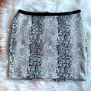 Guess black and white print - like new